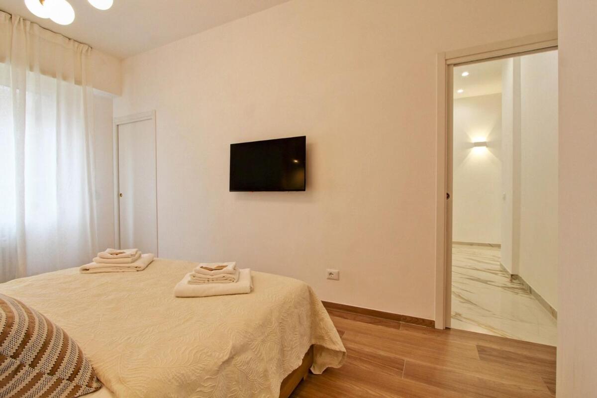 Near Trastevere Roma